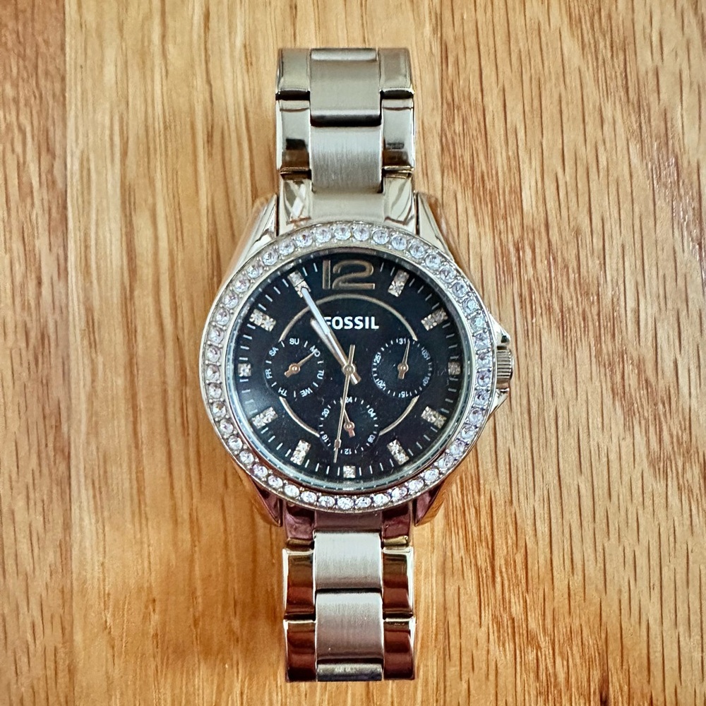 Fossil Black and Gold Watch - Picture 3 of 5